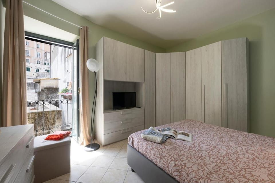Bed, Photo of the whole room, wardrobe