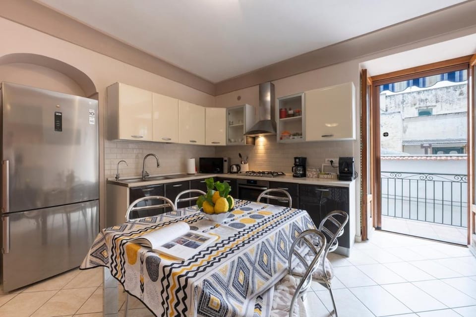Dining area, dishwasher, oven, stove, toaster