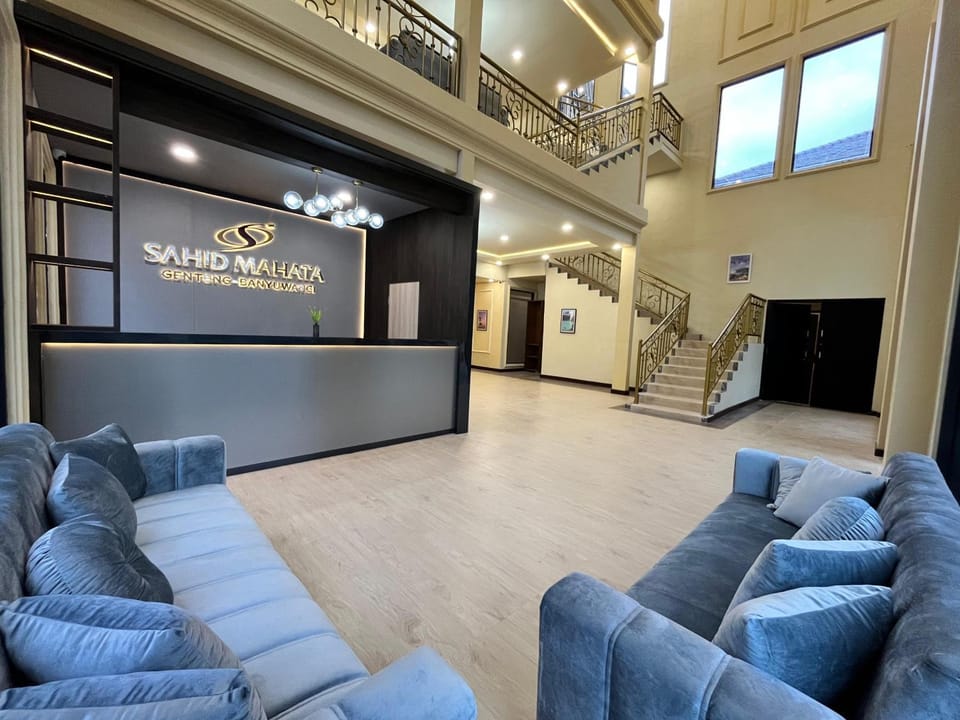 Property building, TV and multimedia, Lobby or reception, Seating area