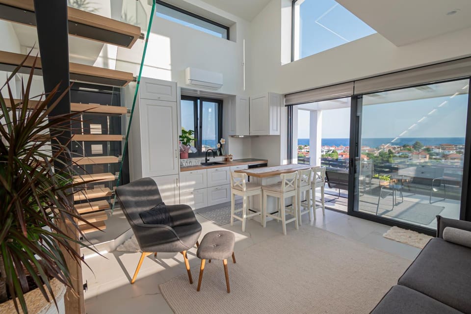 View (from property/room), Living room, Seating area, Dining area