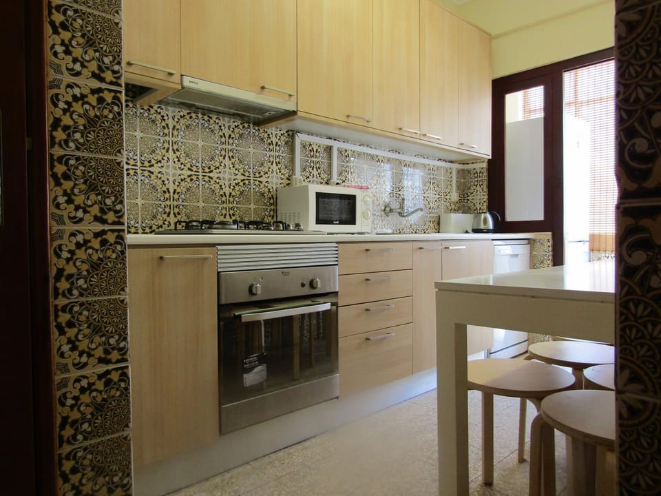 Kitchen or kitchenette, Dining area, dishwasher, minibar, pet friendly, stove, toaster