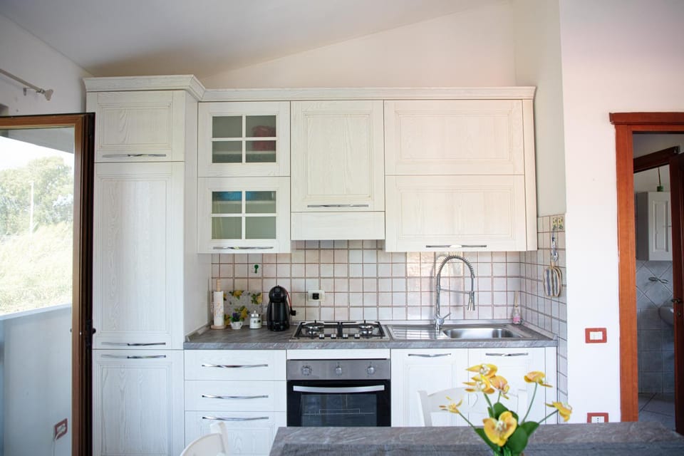 Kitchen or kitchenette, pet friendly, stove