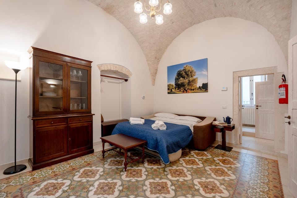 Bed, Living room, Photo of the whole room, Bedroom