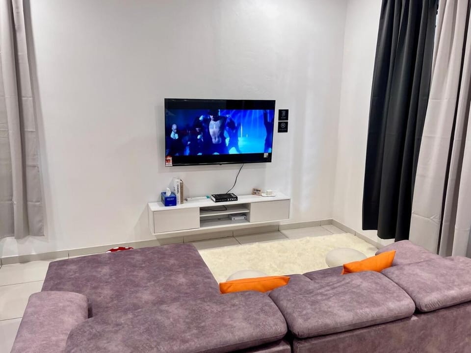 Austin Crest -- BBQ & Mahjong & WIFI #4BR3B #8pax by Cowidea House in Johor Bahru