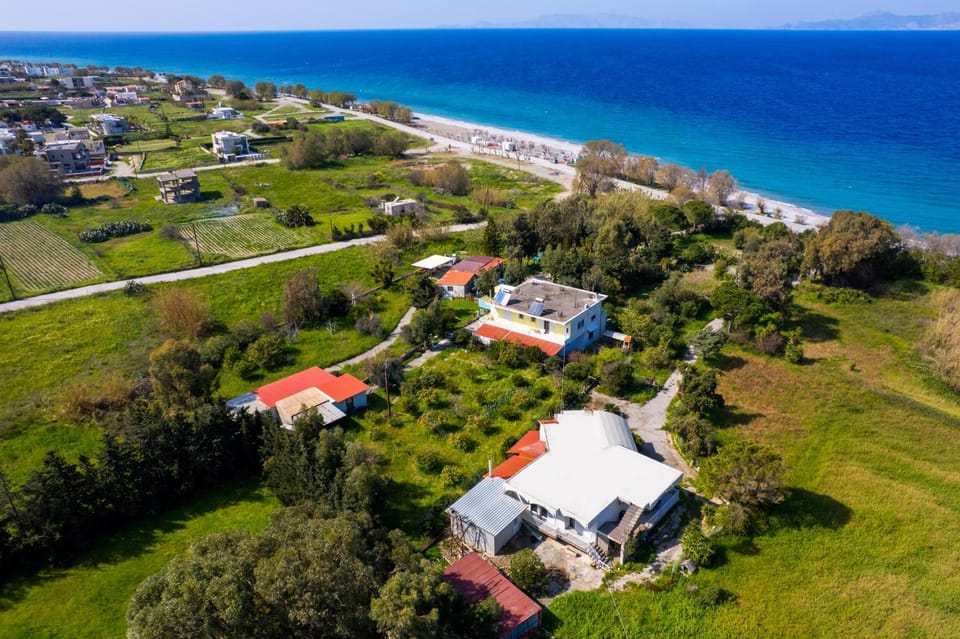 Flora Beach House House in Kremasti