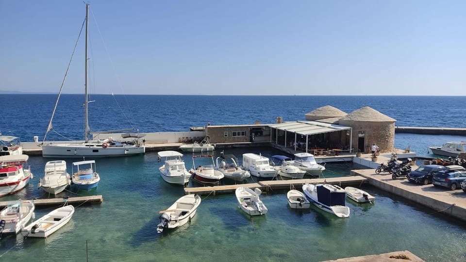 Restaurant/places to eat, Natural landscape, Beach