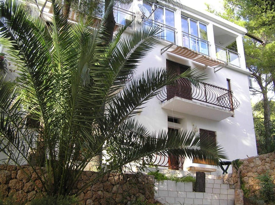 Property building, Day, Garden, Balcony/Terrace, Garden view