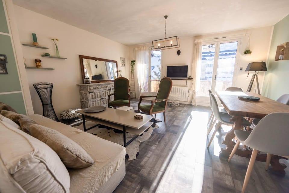 TV and multimedia, Living room, Dining area