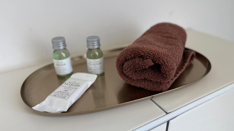 Bathroom, towels