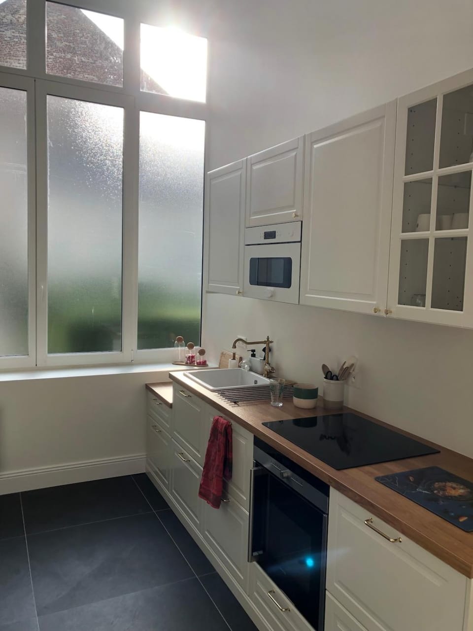 Kitchen or kitchenette, oven, stove