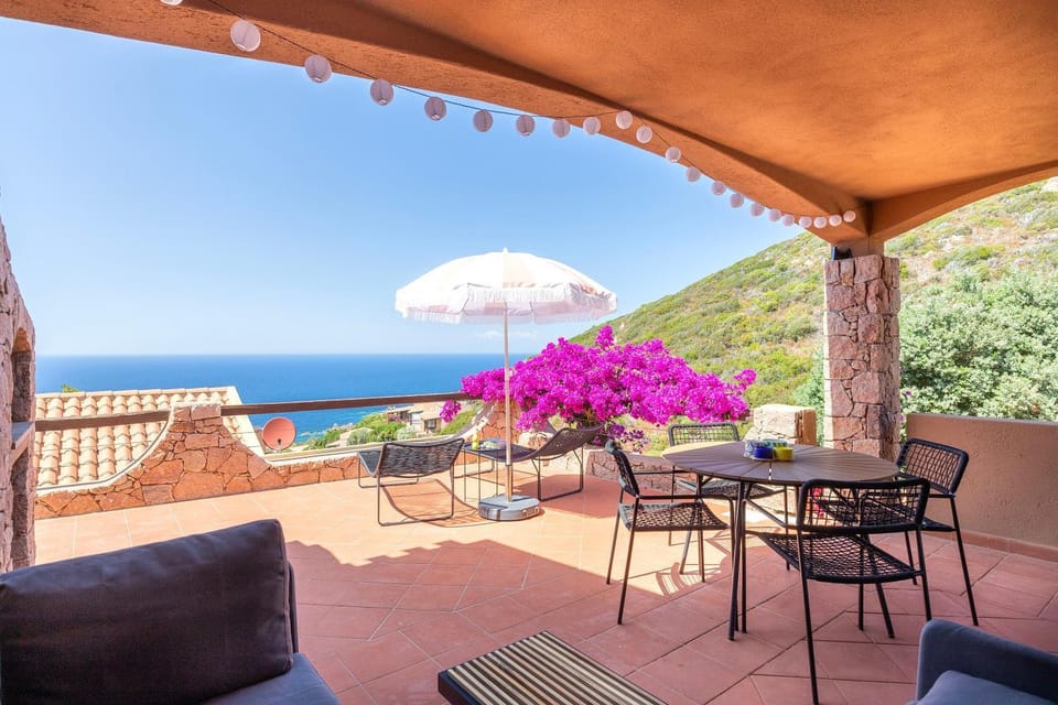 Property building, Balcony/Terrace, Living room
