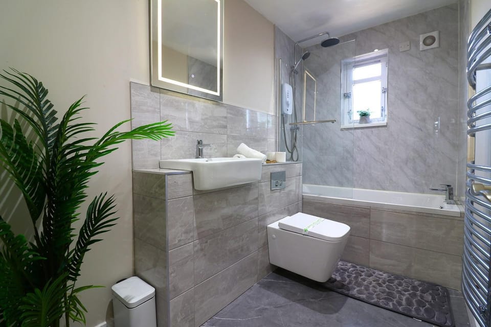 Shower, Toilet, Bathroom, Bath