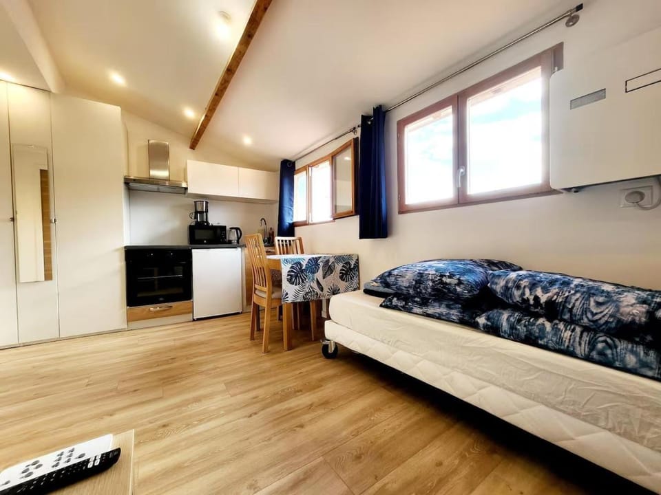 Kitchen or kitchenette, Living room