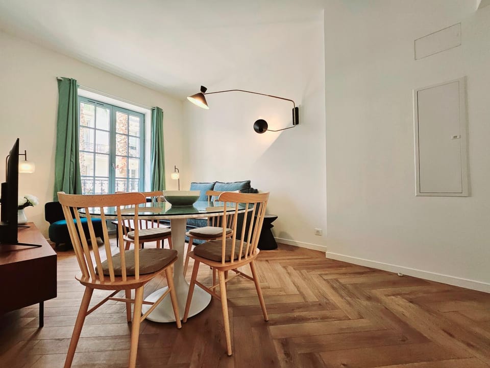 Living room, Dining area