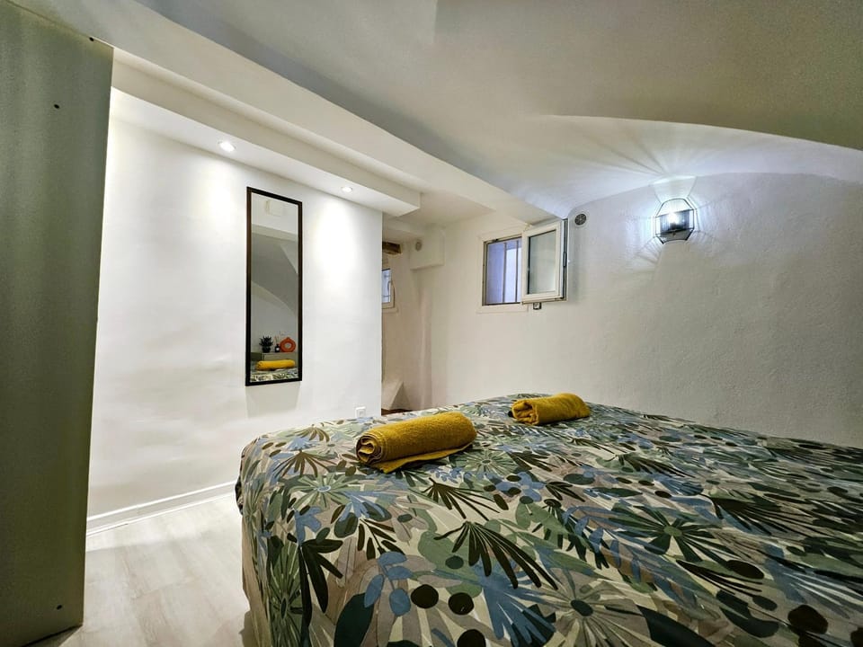 Bed, Bedroom