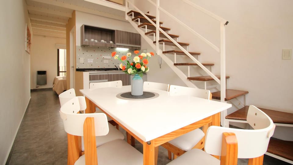 Kitchen or kitchenette, Photo of the whole room, Dining area