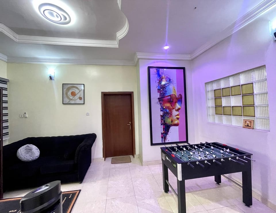 Game Room, Seating area
