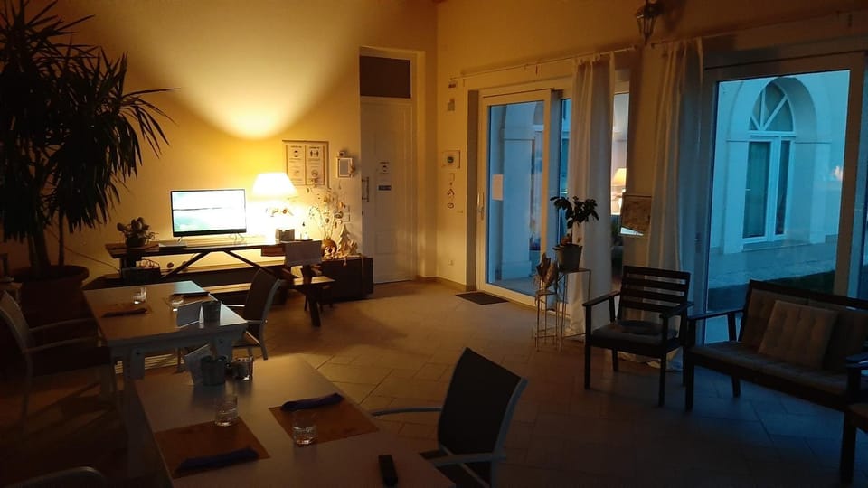 Dining area, Internal: Not applicable to any particular room