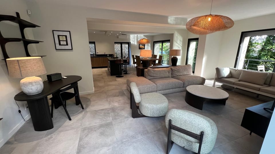 Living room, Seating area