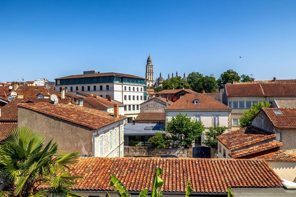 Appartement paisible au bord de l Isle avec parking Apartment in Nouvelle-Aquitaine