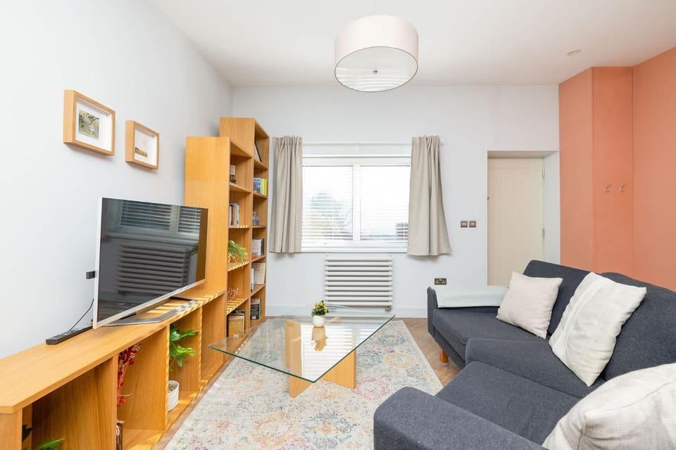 Stylish Home Beautiful Views & Parking Stroud House in Stroud District
