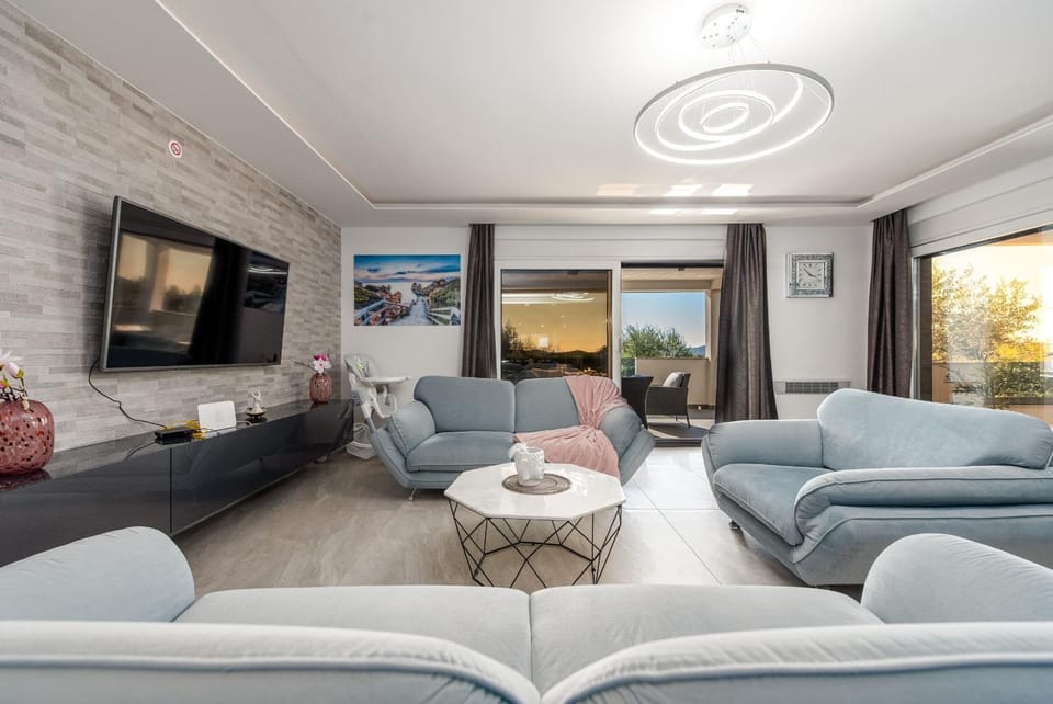 Communal lounge/ TV room, Living room