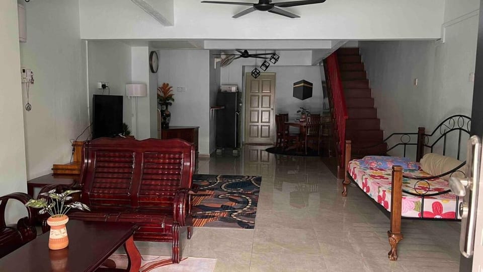 Bayan 10 Homestay, Ayer Keroh Guest House - 4bedrooms, 15minutes to town House in Malacca