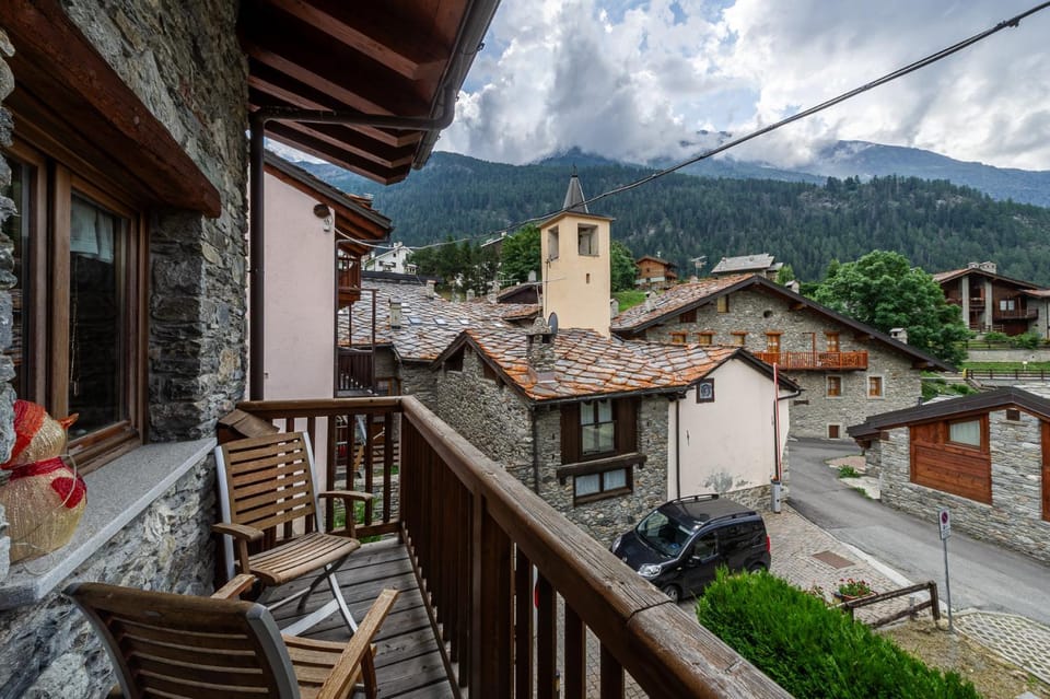 Balcony/Terrace, Mountain view