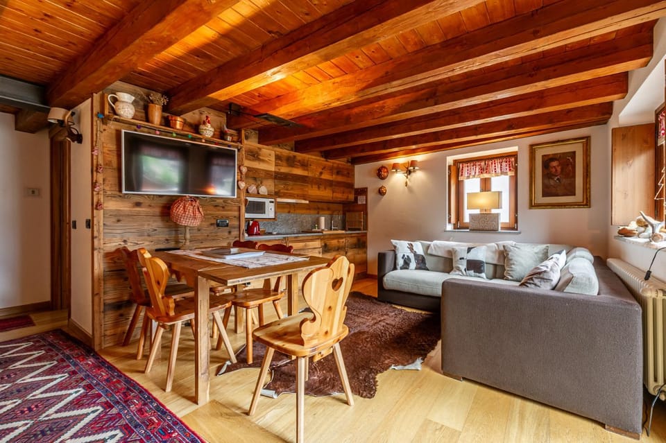 Kitchen or kitchenette, Living room, Dining area