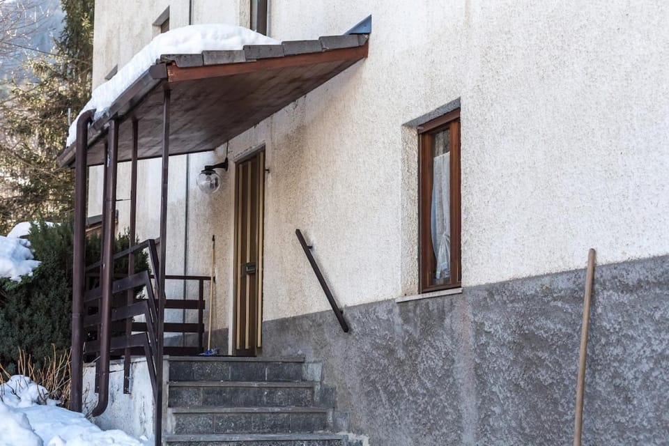 Property building, Facade/entrance, Winter