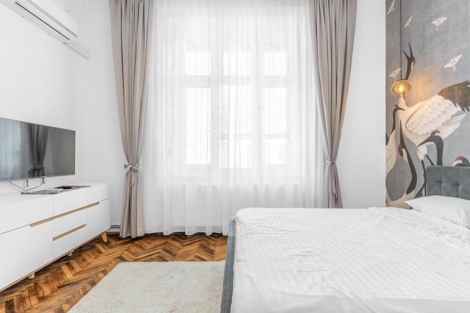 Bed, TV and multimedia, Photo of the whole room, Evening entertainment, Bedroom