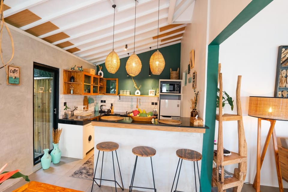 Kitchen or kitchenette, Seating area