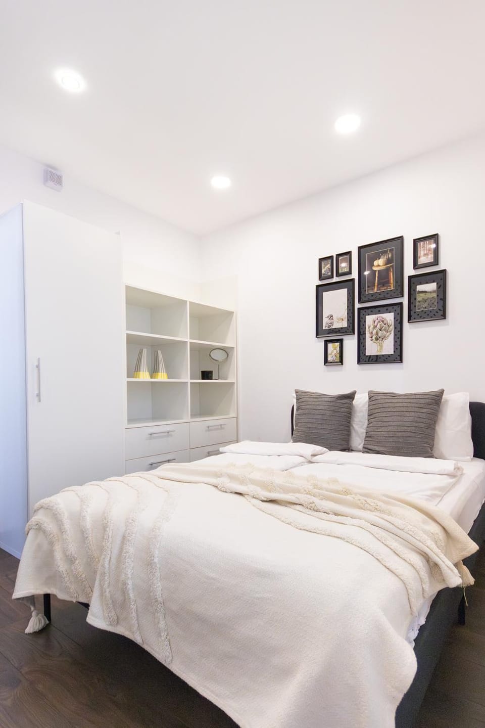 Bed, Photo of the whole room, Bedroom, wardrobe