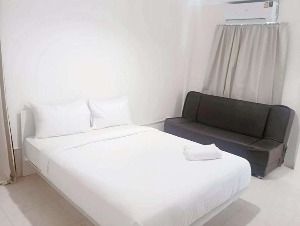 Bed, Photo of the whole room, Bedroom, air conditioner