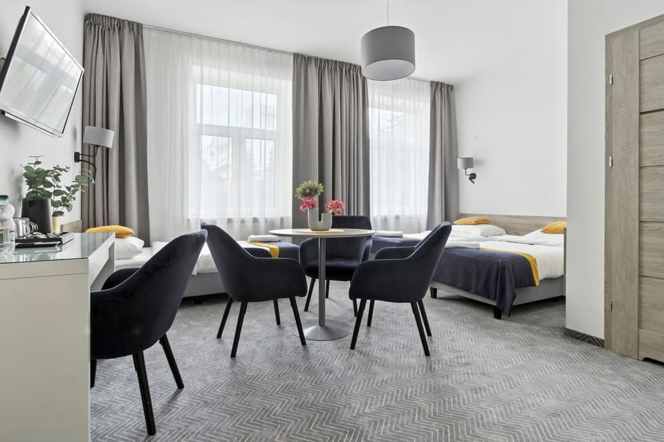 Bed, Living room