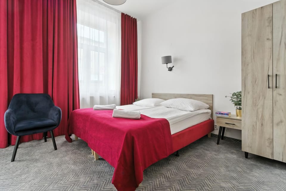Bed, towels