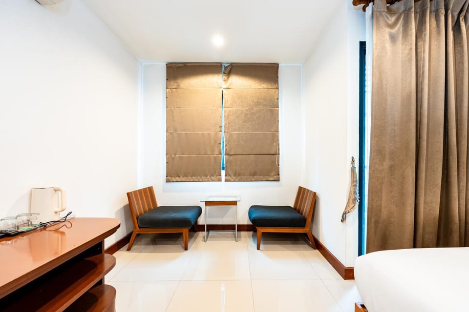 Photo of the whole room, Seating area, Dining area