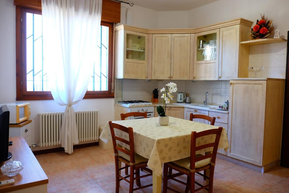 Property building, Kitchen or kitchenette, Living room
