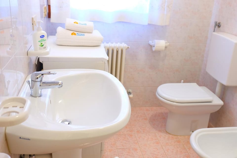 Bathroom, Living room