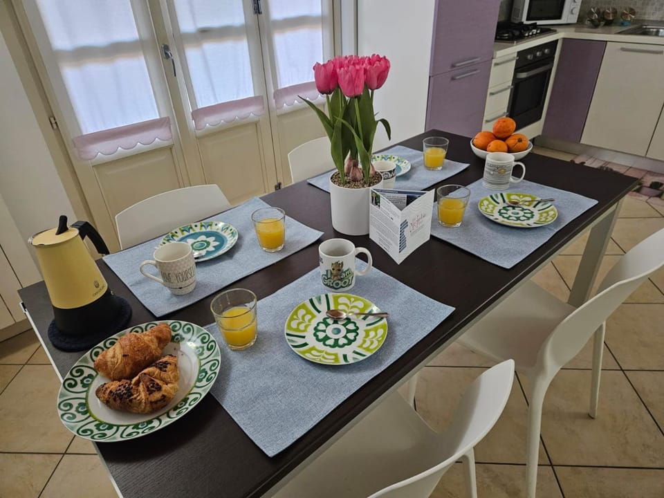 Food and drinks, Dining area