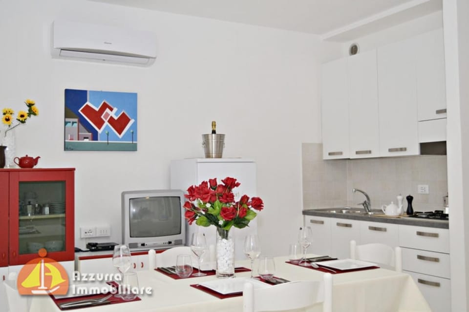 Property building, Kitchen or kitchenette, Living room