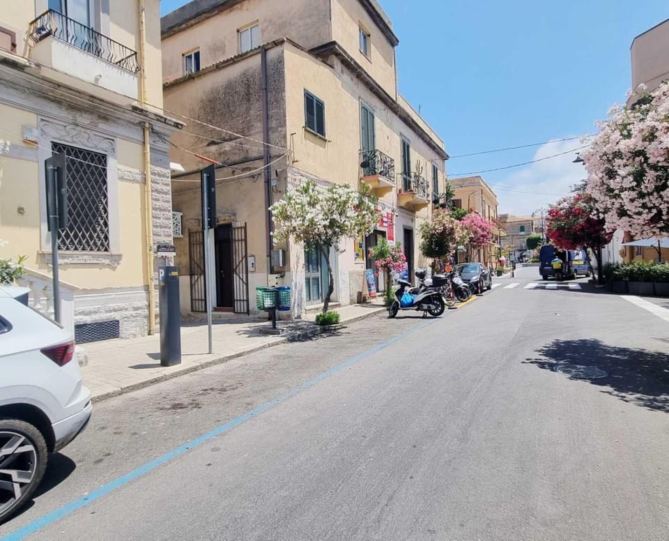 Neighbourhood, City view, Street view, Location