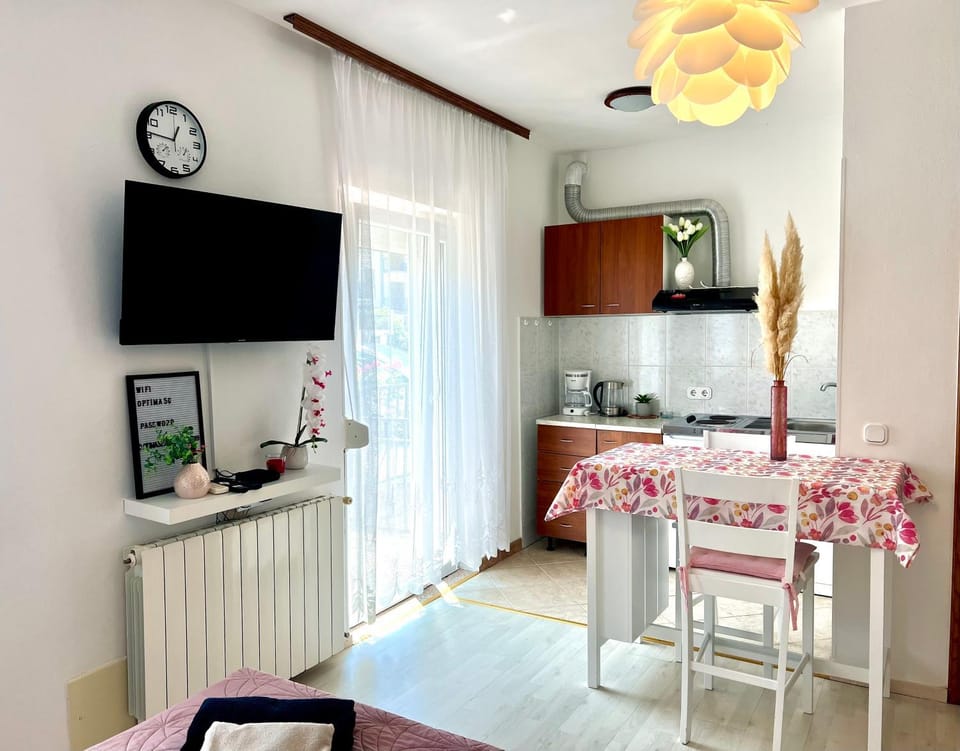TV and multimedia, Kitchen or kitchenette