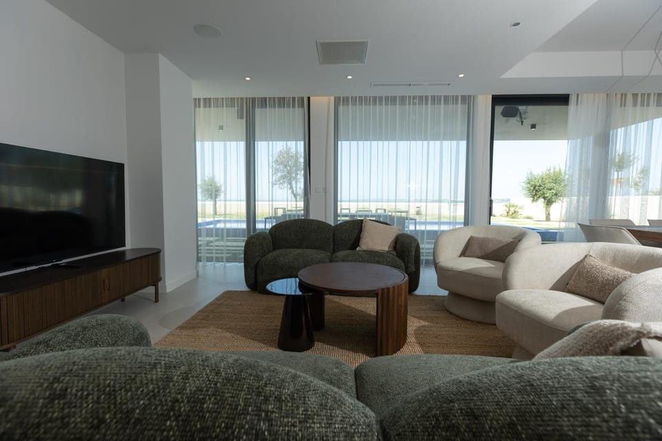 Communal lounge/ TV room, TV and multimedia, Living room, Seating area, Evening entertainment