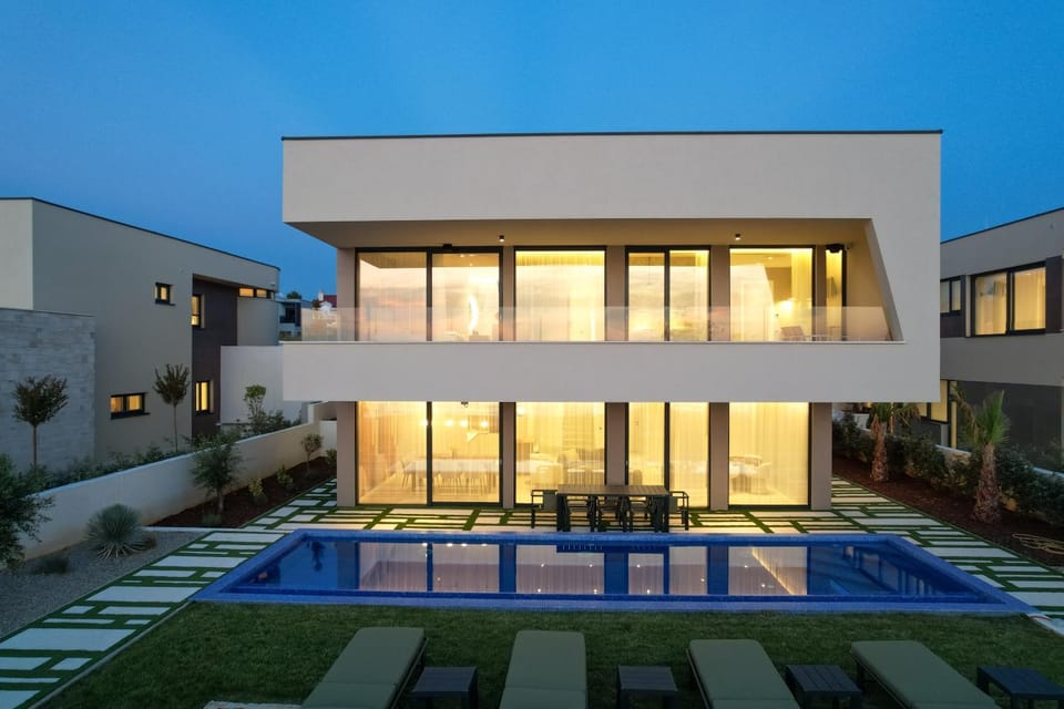 Property building, Swimming pool