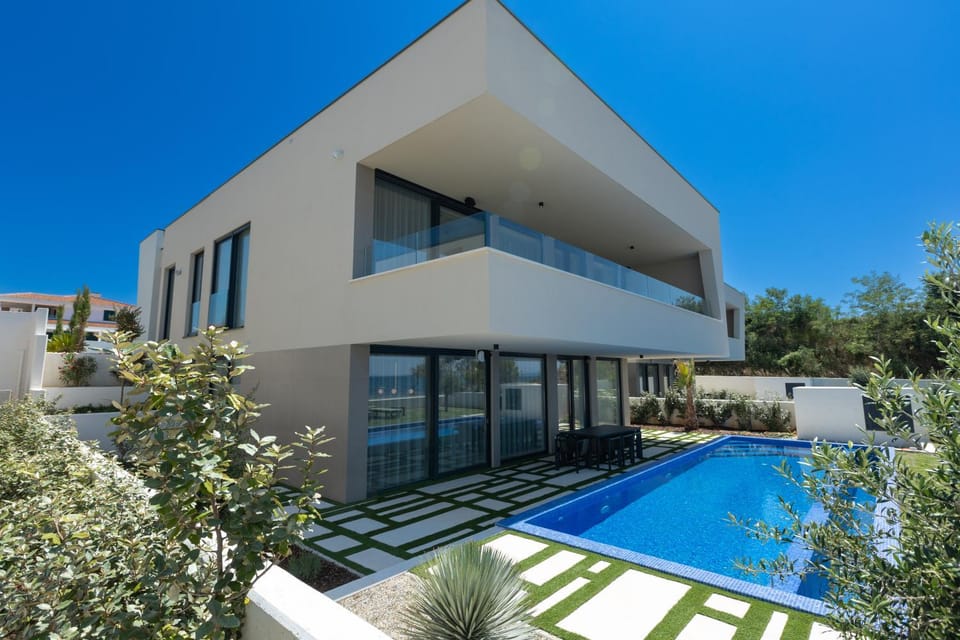 Property building, Pool view, Swimming pool