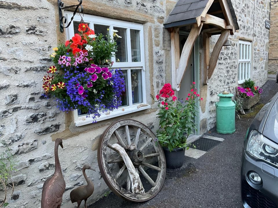 West end cottage and shippon House in High Peak District