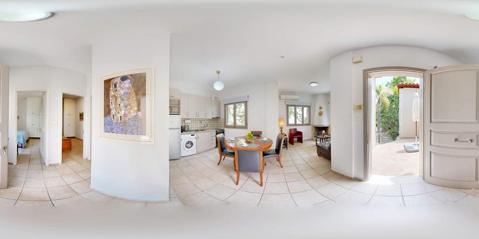 Kitchen or kitchenette, Seating area, Dining area