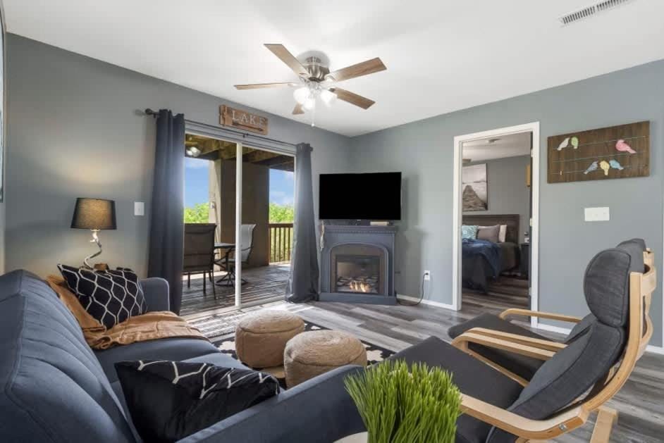 Best of Branson Duo - By Silver Dollar City House in Indian Point