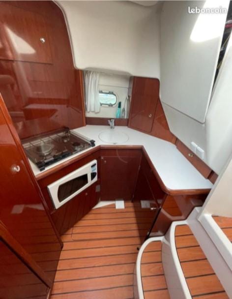 Vedette Cristal Prestige 32 Docked boat in Les Sables-d'Olonne